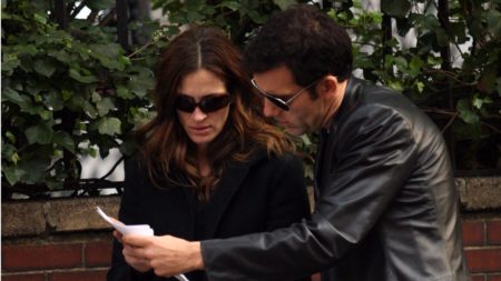 julia roberts in clive owen v filmu dvojna igra duplicity