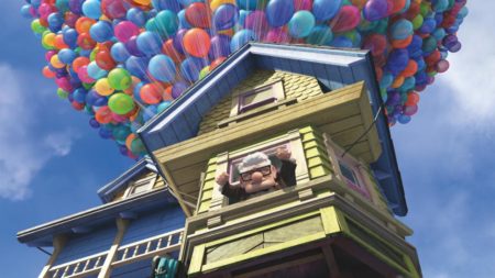 Leteča hiša v risanki v višave (up)