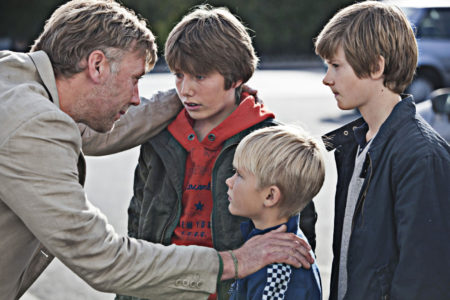 Scena iz filma Maščevanje/ V Boljšem svetu.