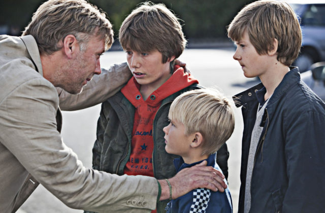 Scena iz filma Maščevanje/ V Boljšem svetu.