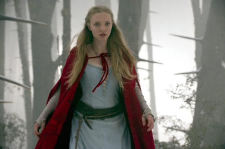 Amanda Seyfried v filmu Rdeča kapica (Red Riding Hood)