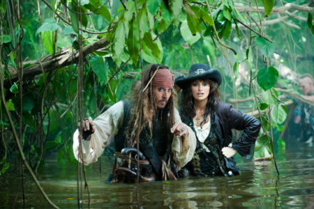 Johnny Depp in Penelope Cruz v filmu Pirati s Karibov: Z neznanimi tokovi