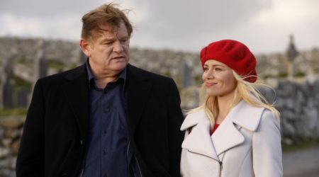 Katarina Čas in Brendan Gleesan v filmu Policist (The Guard).