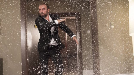 Film 11 minut. Režiser: Jerzy Skolimovski.