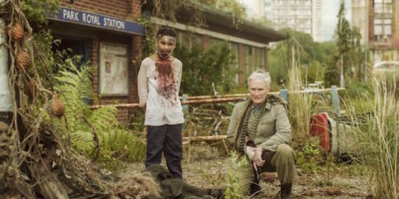 Sennia Nanua in Glenn Close v filmu Dekle z vsemi darovi.