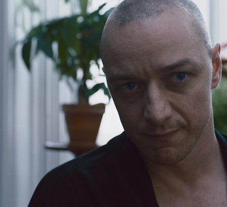 James McAvoy v filmu Razcepljen (Split).
