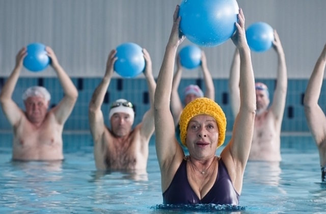 Milena Zupančič in Evgen Car v filmu Matevža Luzarja Srečen za umret.