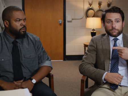 Charlie Day in Ice Cube v filmu Udari kot dedec (Fist Fight).