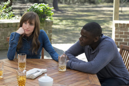 Daniel Kaluuya in Allison Williams v filmu Zbeži (Get Out).