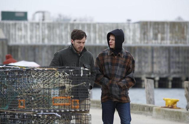 Casey Affleck in Lucas Hedges v filmu Mamchester by the Sea.