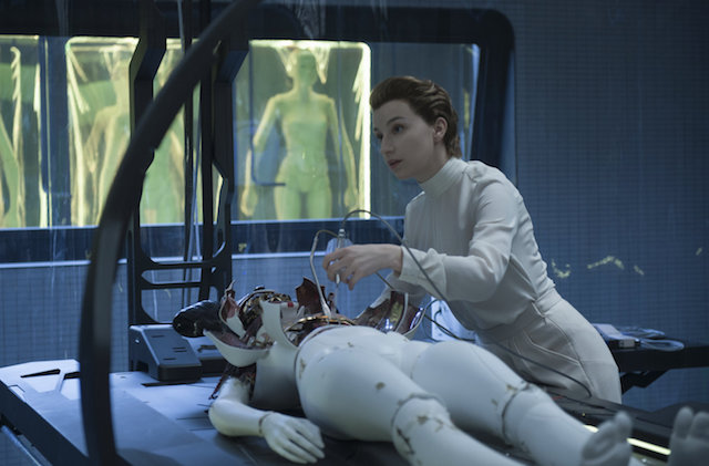 Scena iz filma Duh v školjki (Ghost in the Shell).