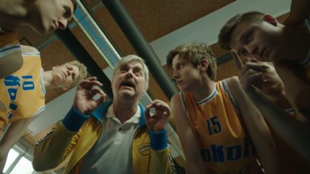 Scena iz filma košarkar naj bo.