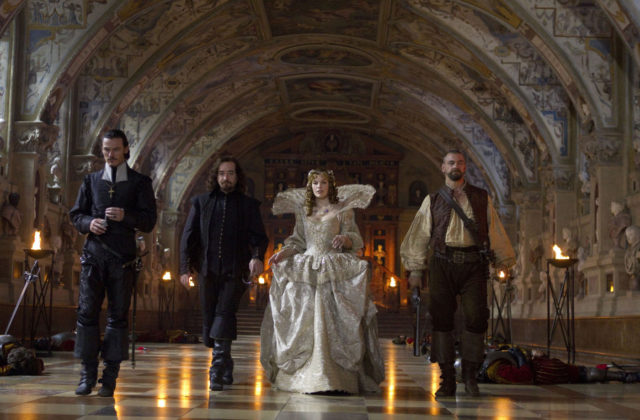 Mila Jovovich in Orlando Bloom v filmu Trije mušketirji (Three Musketeers)