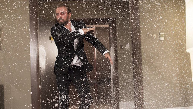 Film 11 minut. Režiser: Jerzy Skolimovski.