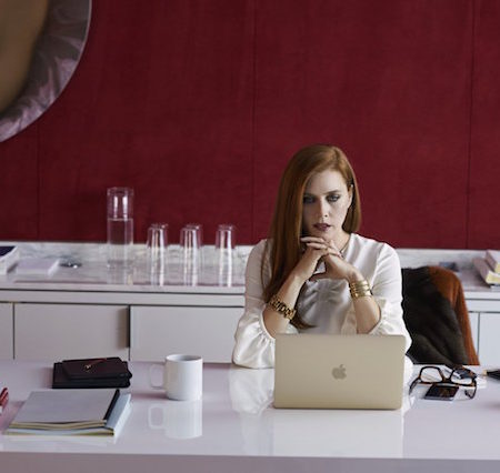 Amy Adams v filmu Nočne ptice (Nocturnal Animals)