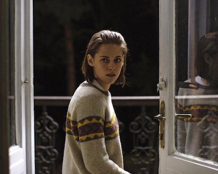 Kristen Stewart v filmu Osebna stilistka (Personal Shopper).