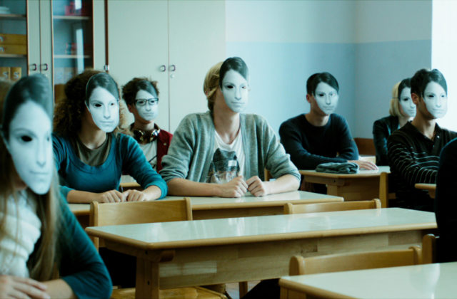 Scena v filmu Razredni sovražnik.